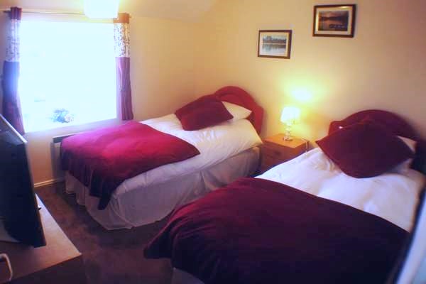 Bure Cottage Twin Bedroom